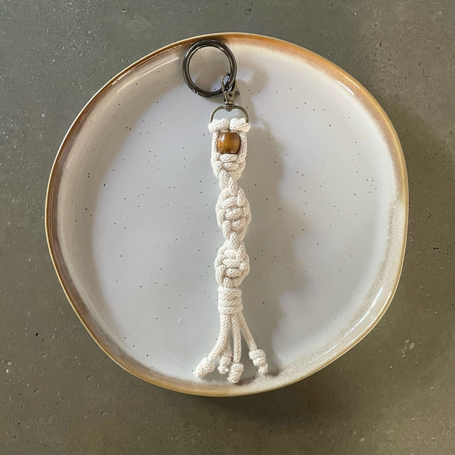 Solo Key Chain. Twisted style. Natural White color.